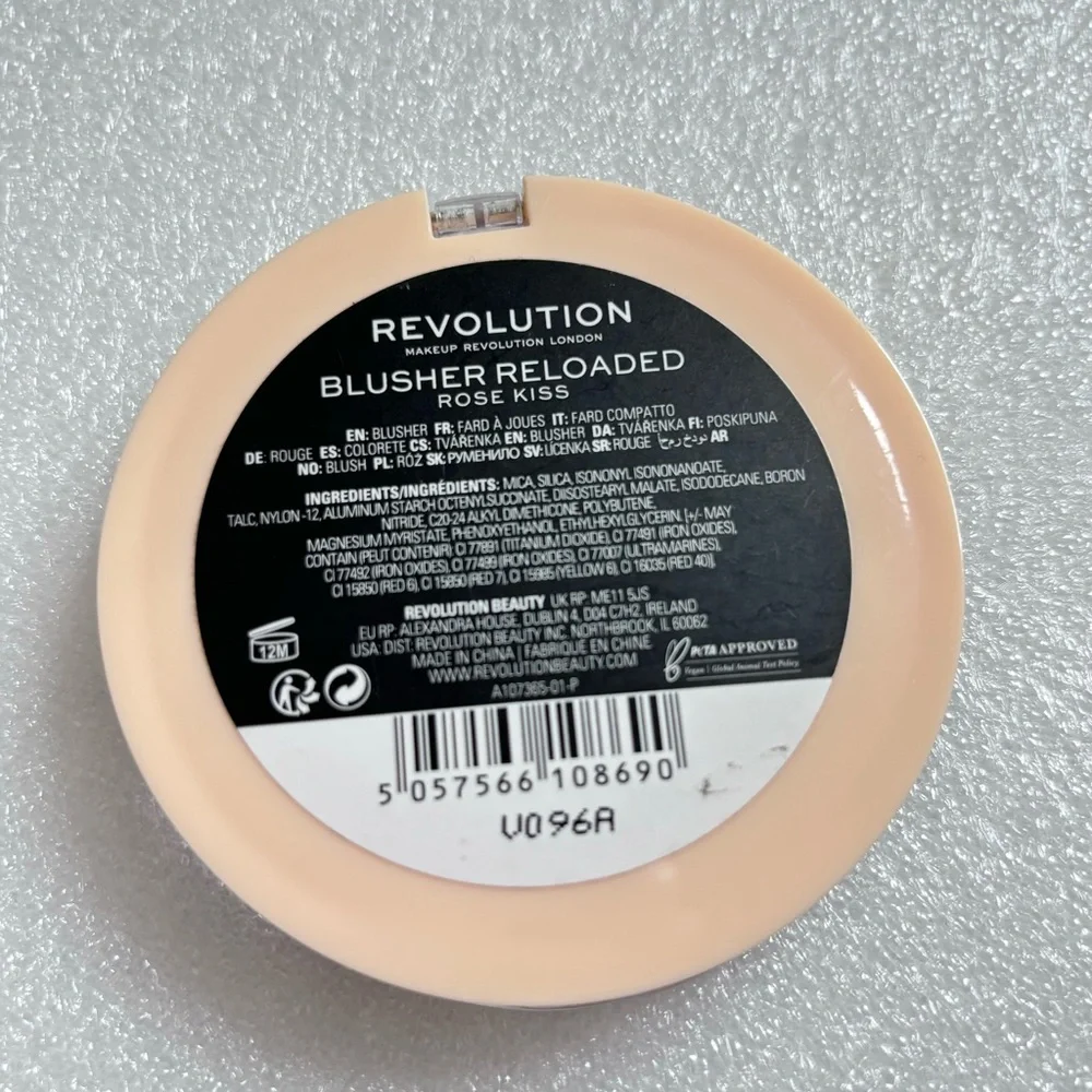 💝NEW Makeup Revolution Rose Kiss Powder Blush💝